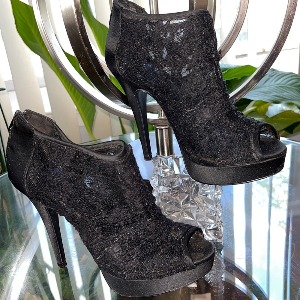 Chinese Laundry Z-Havelock Platform Lace Open Toe Heels Size 6.5
